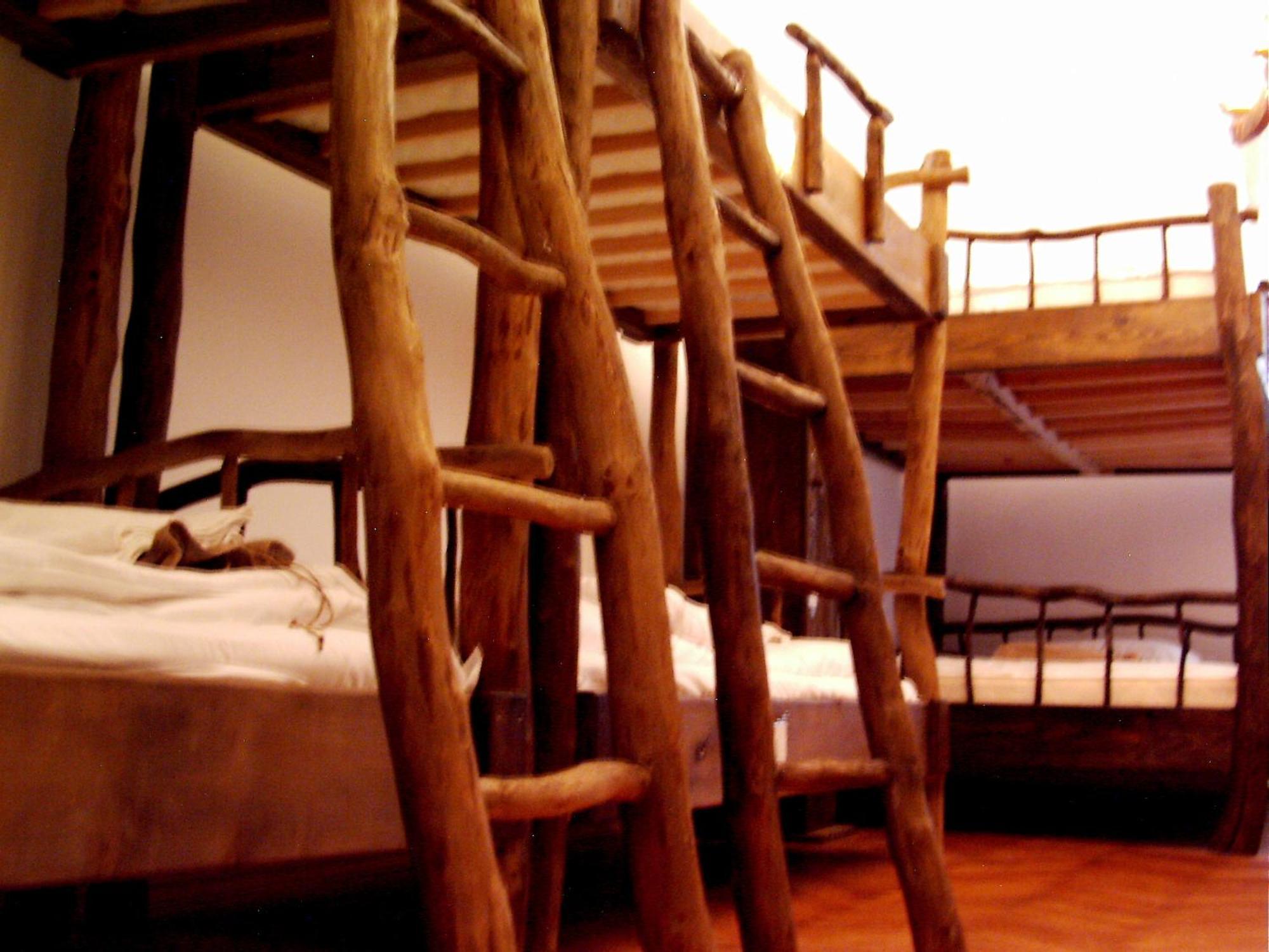 Ghostel - Medieval Hostel ลวีฟ ภายนอก รูปภาพ