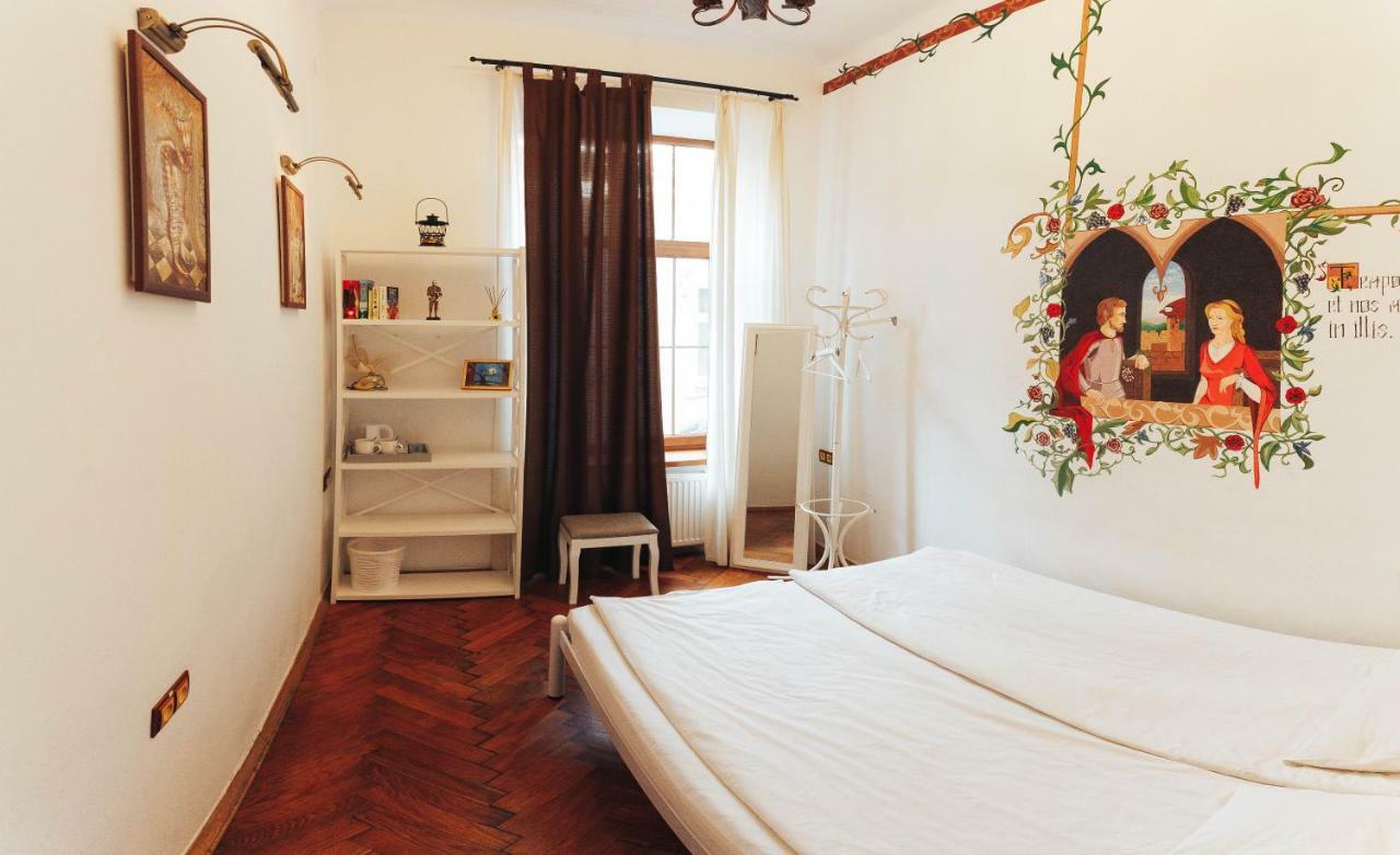 Ghostel - Medieval Hostel ลวีฟ ภายนอก รูปภาพ