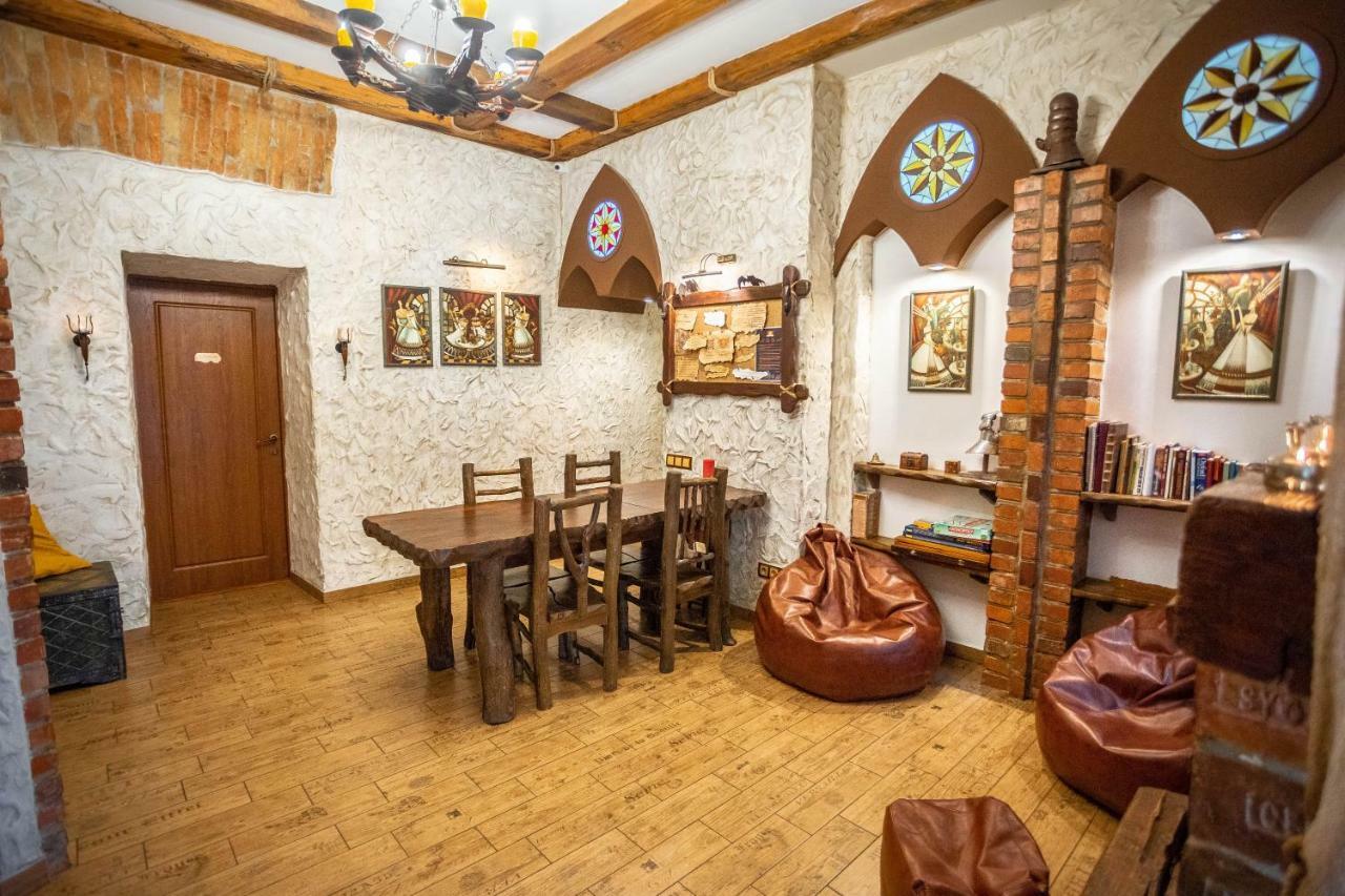 Ghostel - Medieval Hostel ลวีฟ ภายนอก รูปภาพ
