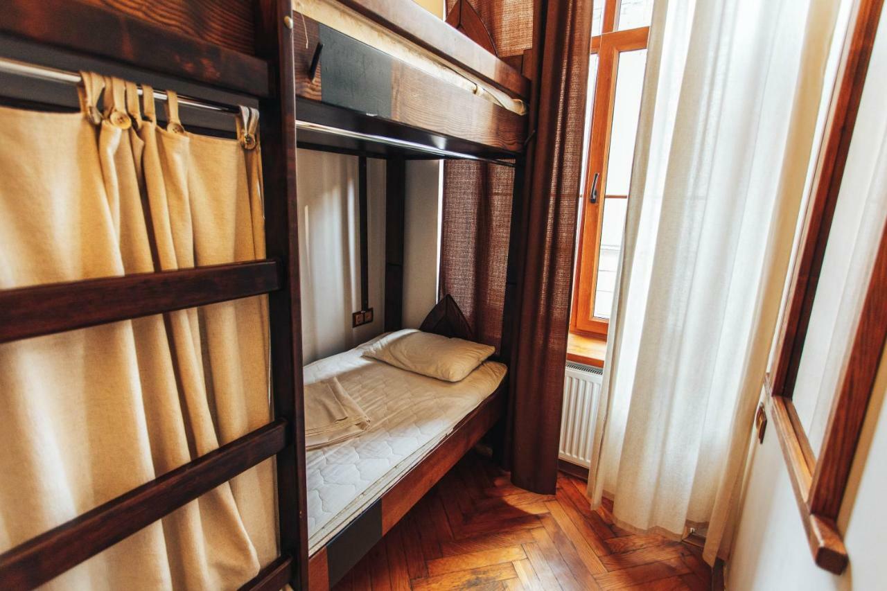Ghostel - Medieval Hostel ลวีฟ ภายนอก รูปภาพ